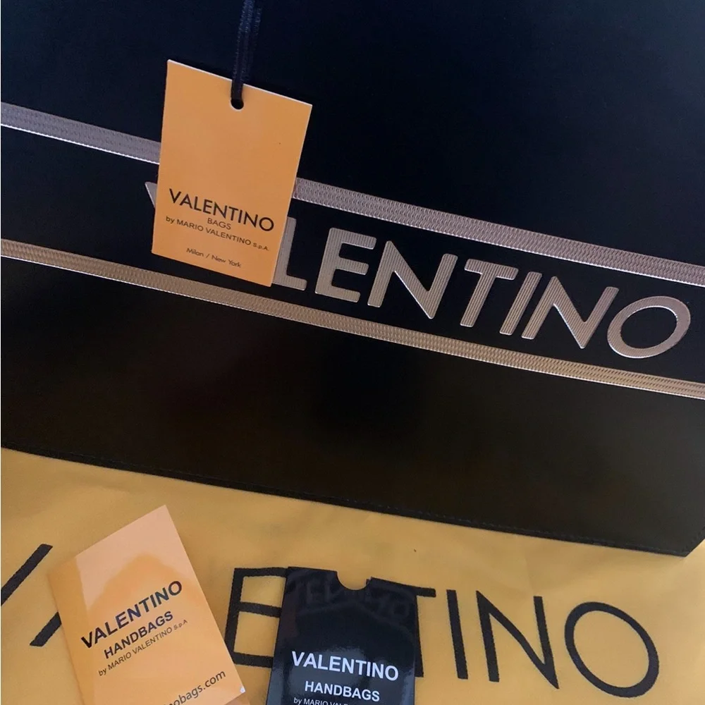 New Valentino Italian Leather Large tote bag - Picture 8 of 16